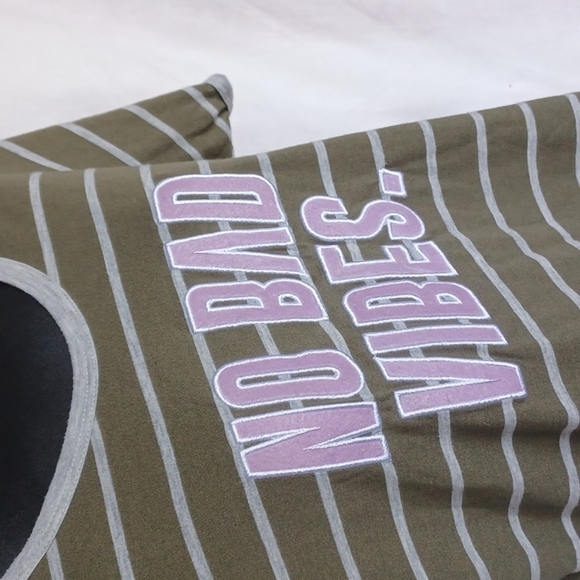 No bad vibes tee - khaki/grey/lilac, high low - Picture 2 of 7